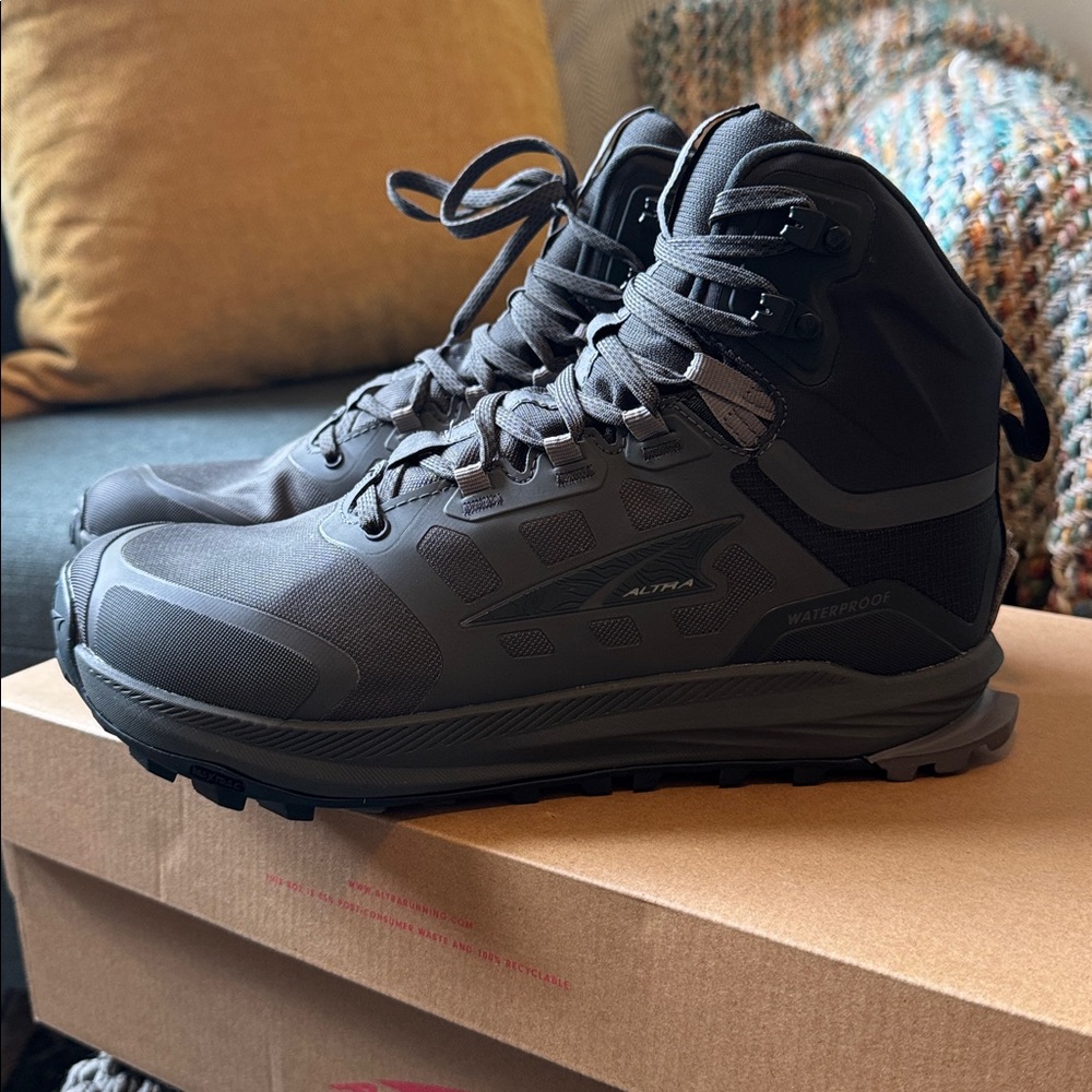 ✨Brand New✨ Men’s Altra Lone Peak 9 Waterproof Mid Shoe
